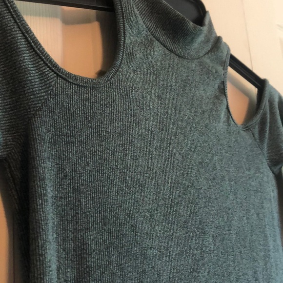 Design Lab open shoulder turtle neck - Picture 2 of 2